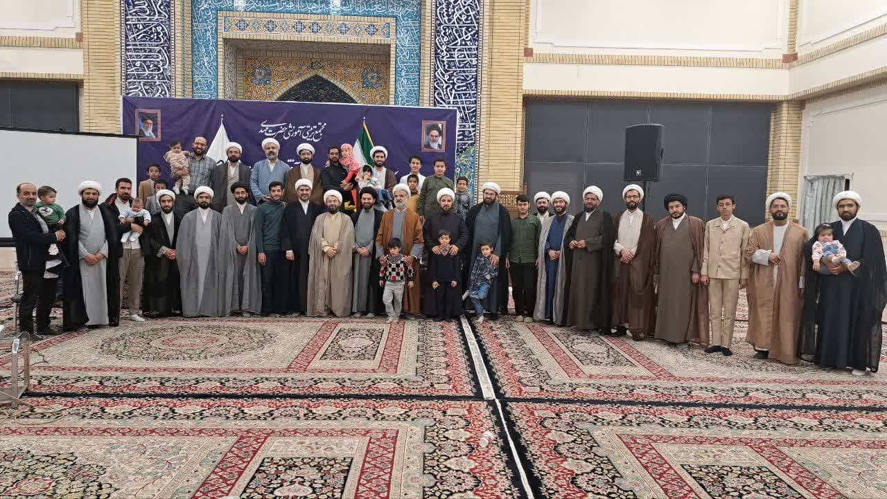 جلسه دورهمی دانش آموختگان مدارس علمیه حضرت مهدی (عج)