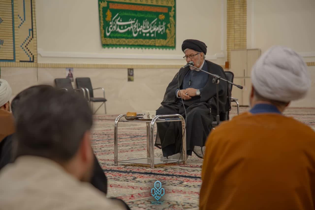 جلسه دورهمی دانش آموختگان مدارس علمیه حضرت مهدی (عج)