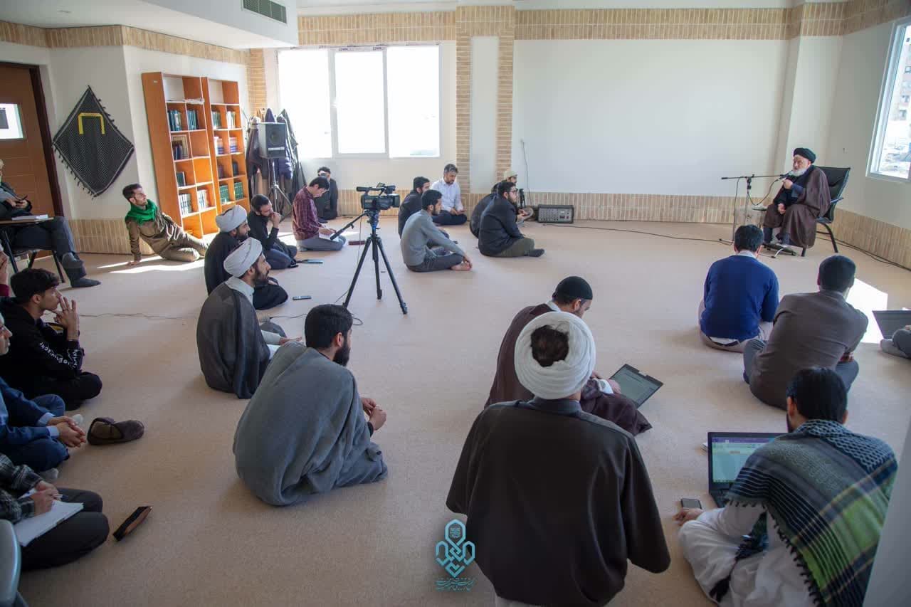 نشست صمیمی طلاب مدرسه علمیه حضرت مهدی (عج) با آیت الله سید صمصام الدین قوامی