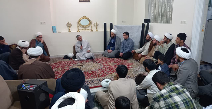 جلسه دورهمی دانش آموختگان مدارس علمیه حضرت مهدی (عج) شهر قم با استاد نظافت