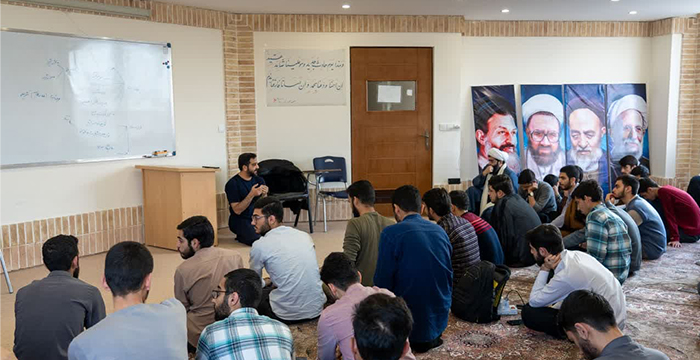 نشست بصیرتی در مدرسه علمیه حضرت مهدی (عج)