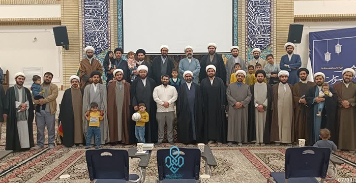 جلسه دورهمی دانش آموختگان مدارس علمیه حضرت مهدی (عج)