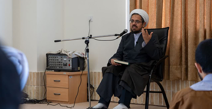 جلسه تفسیر تربیتی آیات قرآن کریم ️در مدرسه حضرت مهدی (عج)