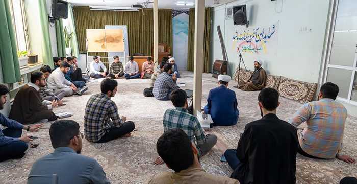 نشست اختصاصی طلاب مدرسه حضرت مهدی (عج) در هفته مکتب انقلاب اسلامی