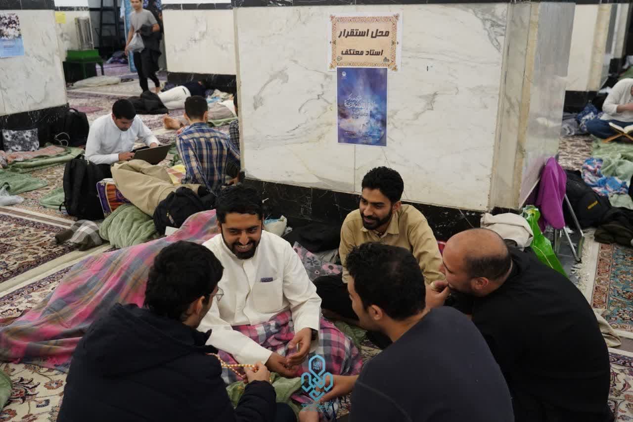 اعتکاف طلاب مدرسه علمیه حضرت مهدی(عج) در حرم رضوی