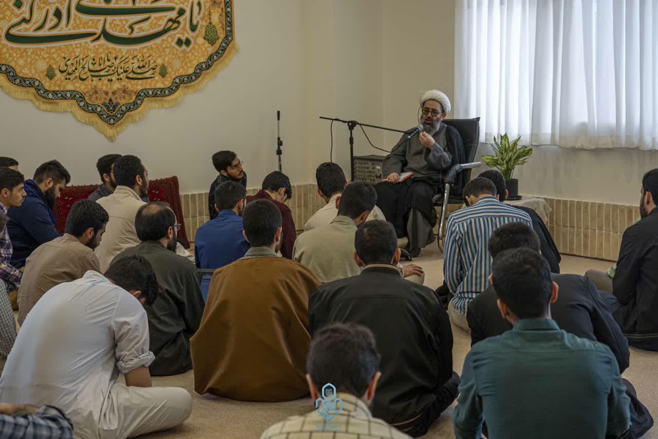 نشست حجت الاسلام ملک زاده در مدرسه علمیه حضرت مهدی (عج)