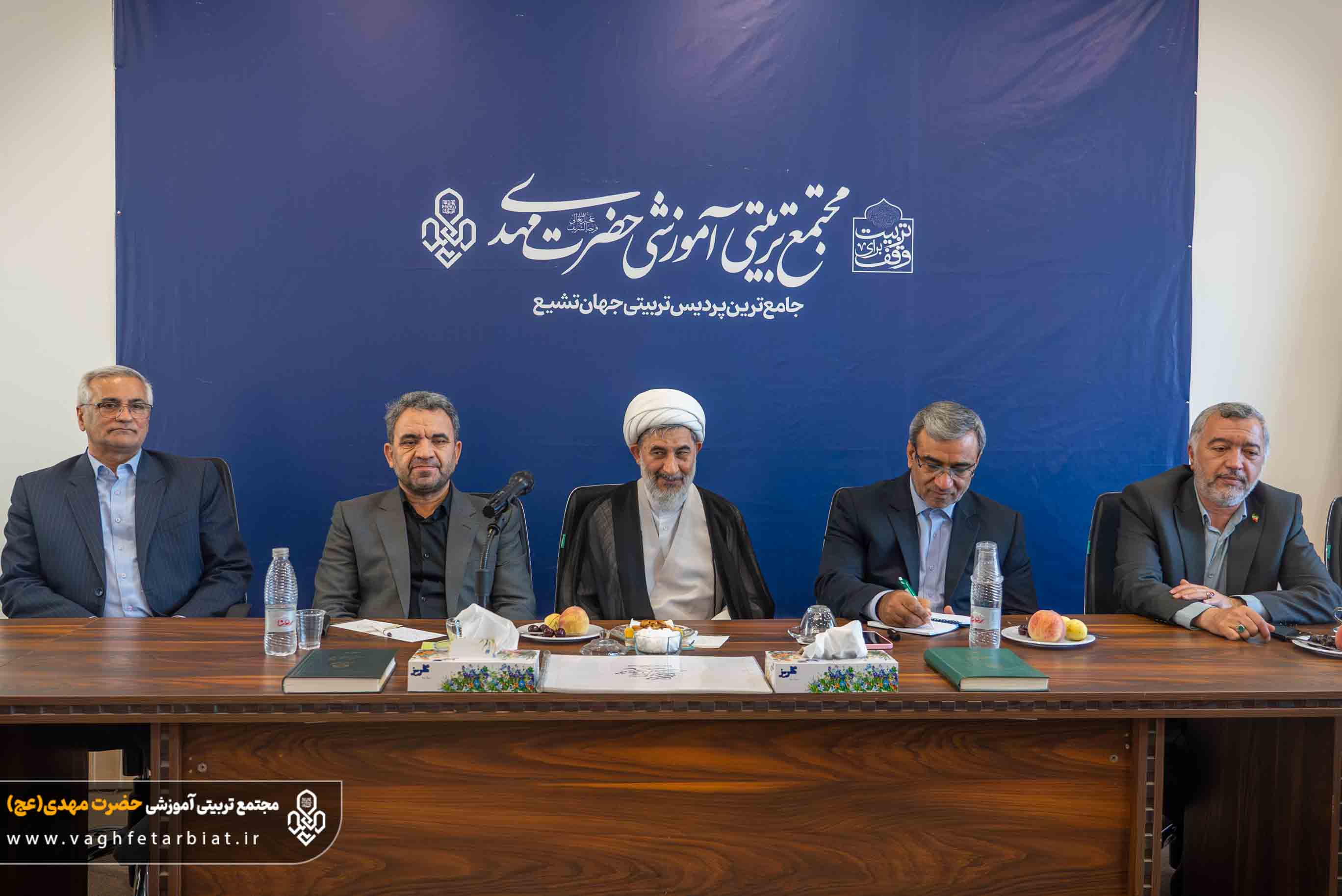 نشست مشترک استاندار خراسان رضوی و معاون وزیر آموزش و پرورش با استاد نظافت در مجتمع حضرت مهدی (عج)