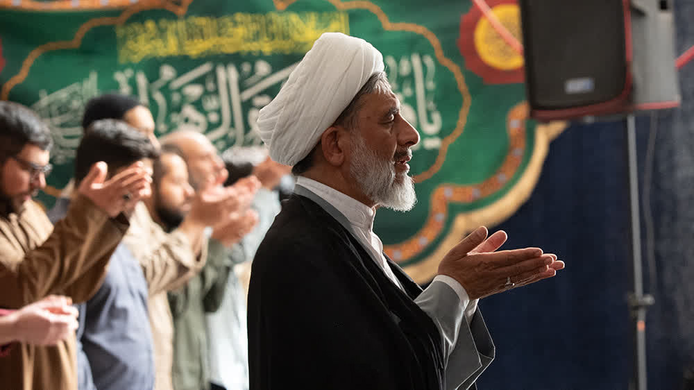 اقامه نماز جماعت ظهر و عصر در مسجد مجتمع حضرت مهدی (عج) به امامت استاد نظافت