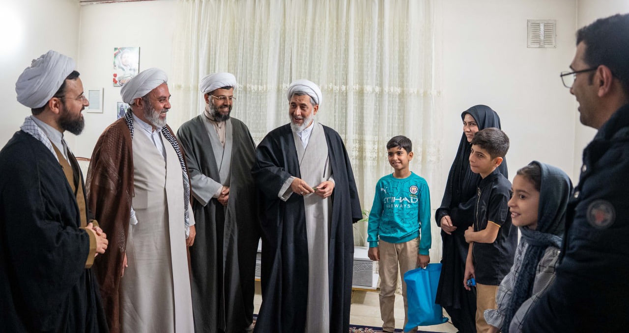 حضور استاد نظافت در منزل شهید مرتضی ایزانلو