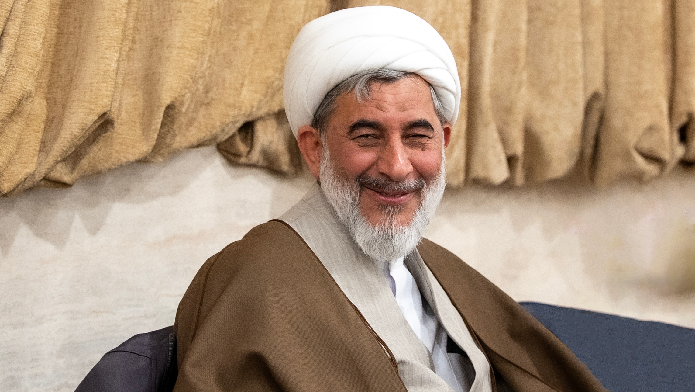 معلمان در خط مقدم اصلاح جامعه هستند