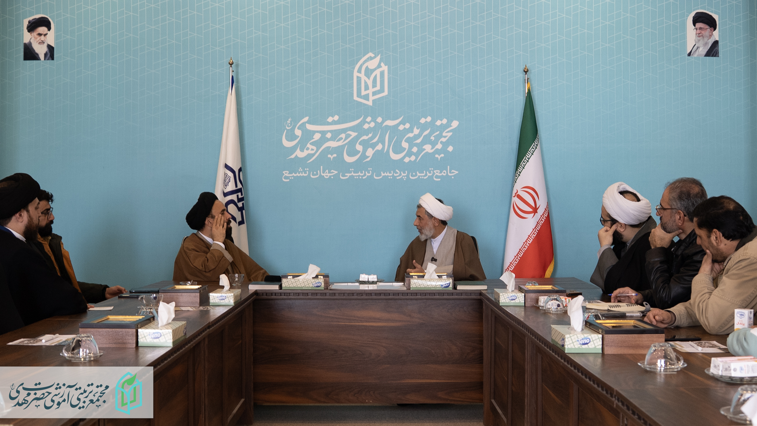 دیدار اساتید فعال رسانه‌ای حوزه با استاد نظافت؛ تأکید بر تربیت رسانه‌ای طلاب و تبلیغ نوین دینی