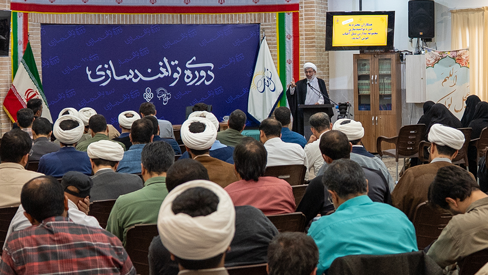 استاد نظافت: معلم قیم علمی شاگردان است و بدون صبر و شفقت نمی‌تواند وظیفه‌اش را ادا کند