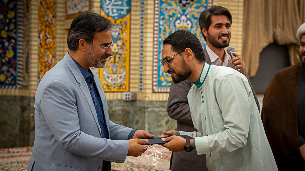 تجلیل از دانش‌آموزان موفق نسل آفتاب در نخستین جلسه اولیا و مربیان واحد 2 دبیرستان پسرانه