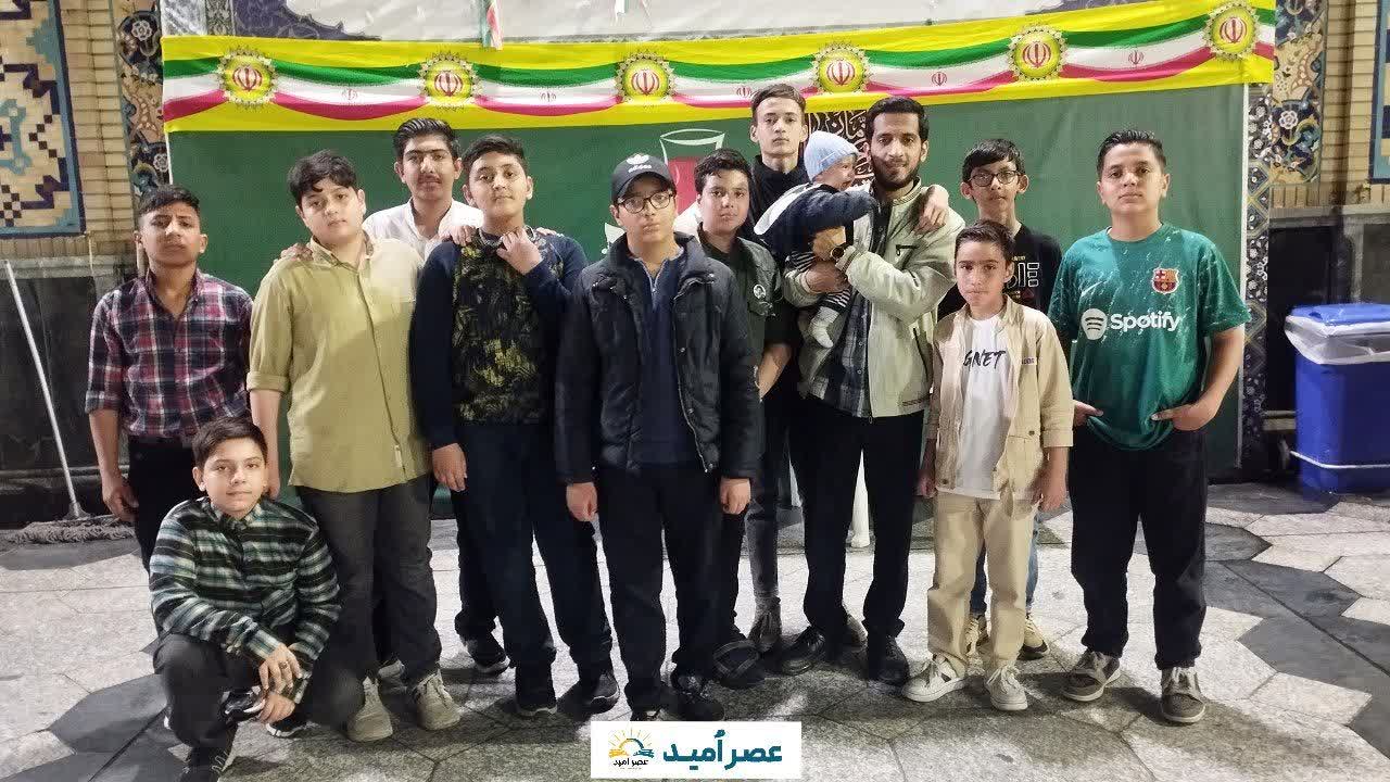 خادمان عصر امیدیِ چایخانه حرم مطهر رضوی